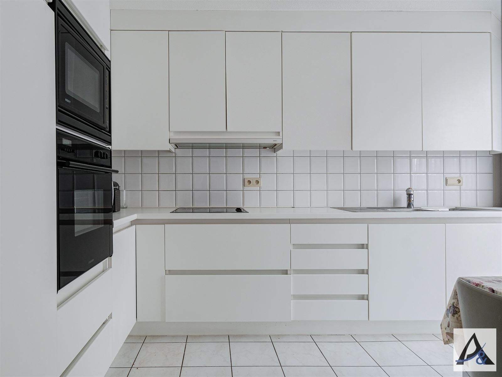 Ruim appartement met twee staanplaatsen in centrum Bilzen! foto 10