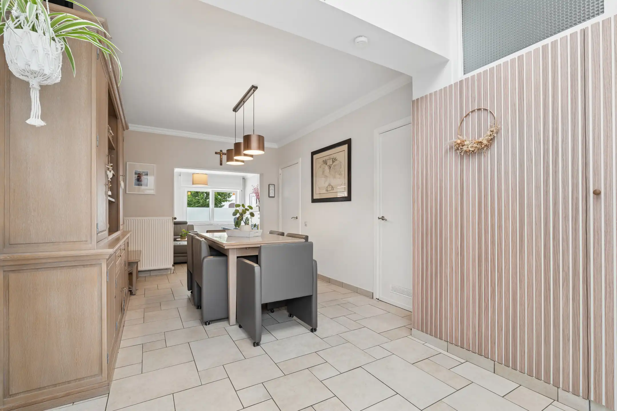 Instapklare gerenoveerde 2-gevelwoning op gunstige locatie foto 5