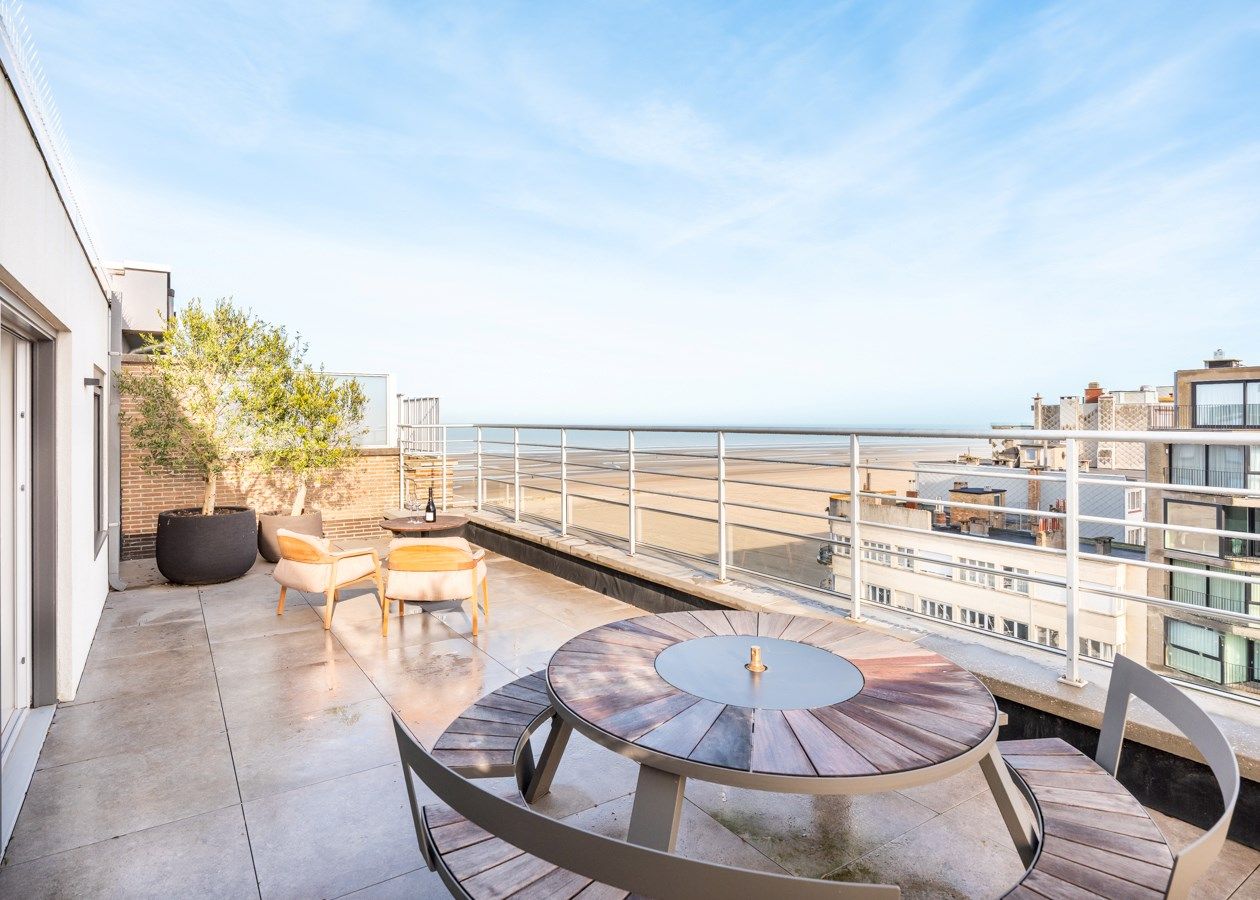 Exceptionele Penthouse met zeezicht in Oostduinkerke  foto {{pictureIndex}}