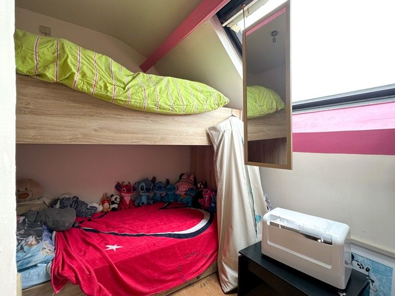 Appartementsgebouw met twee wooneenheden, garages en tuin foto 23