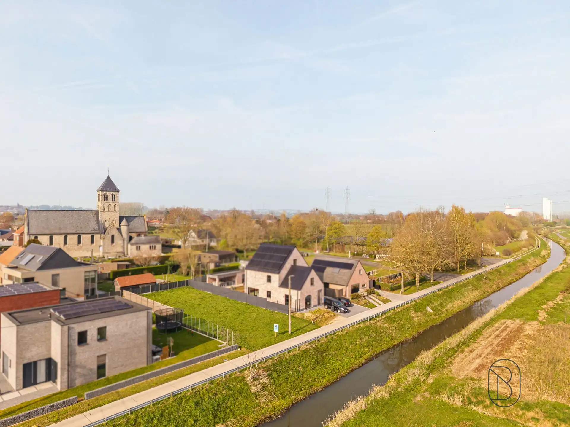 Prachtig gelegen bouwgrond voor alleenstaande woning foto {{pictureIndex}}