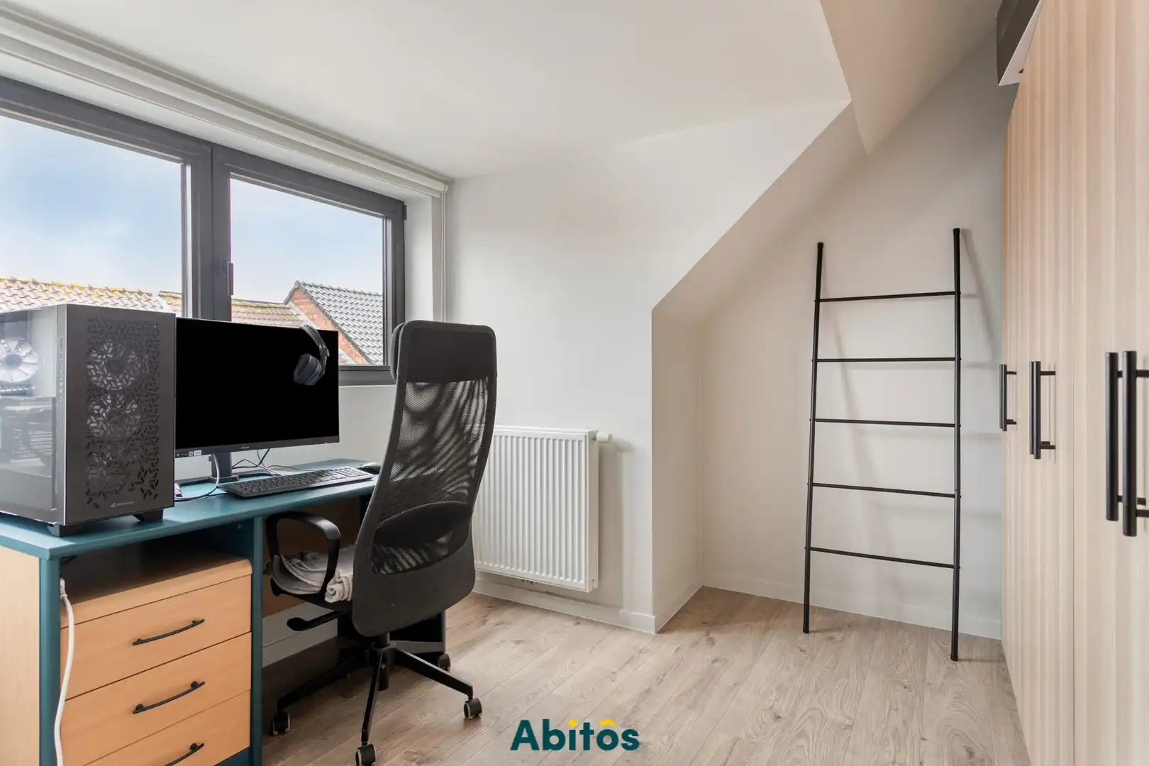 Instapklare woning met tuin op toplocatie in Mariakerke foto 13