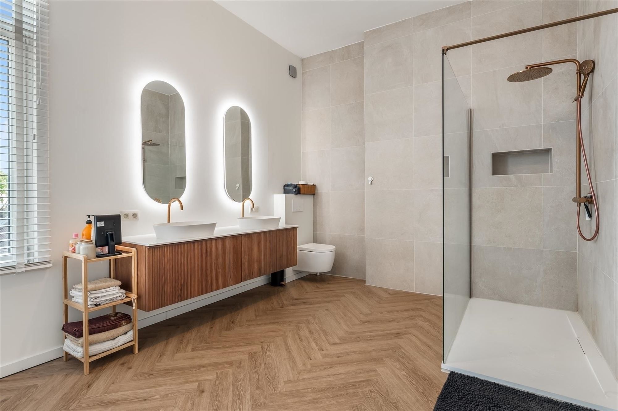 PRACHTIG INSTAPKLAAR HERENHUIS IN GEEL CENTRUM  foto 18