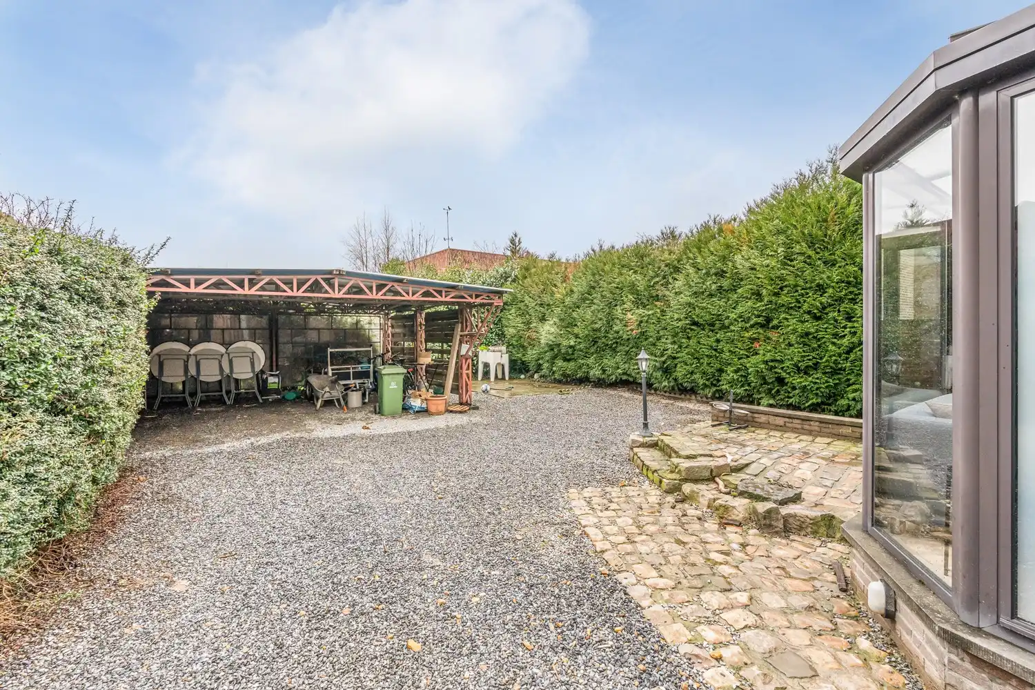 Halfopen gezinswoning met 3 slaapkamers, kelder en aangename tuin in Nieuwerkerken foto 20