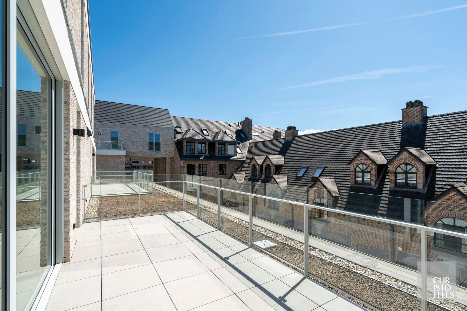 TE HUUR - Nieuwbouw 2-slaapkamerappartement in hartje Lanaken! foto 3