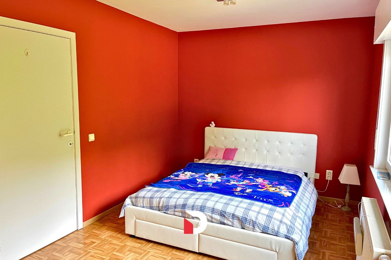 Ruime half open woning met 3 slaapkamers en prachtige tuin foto 7