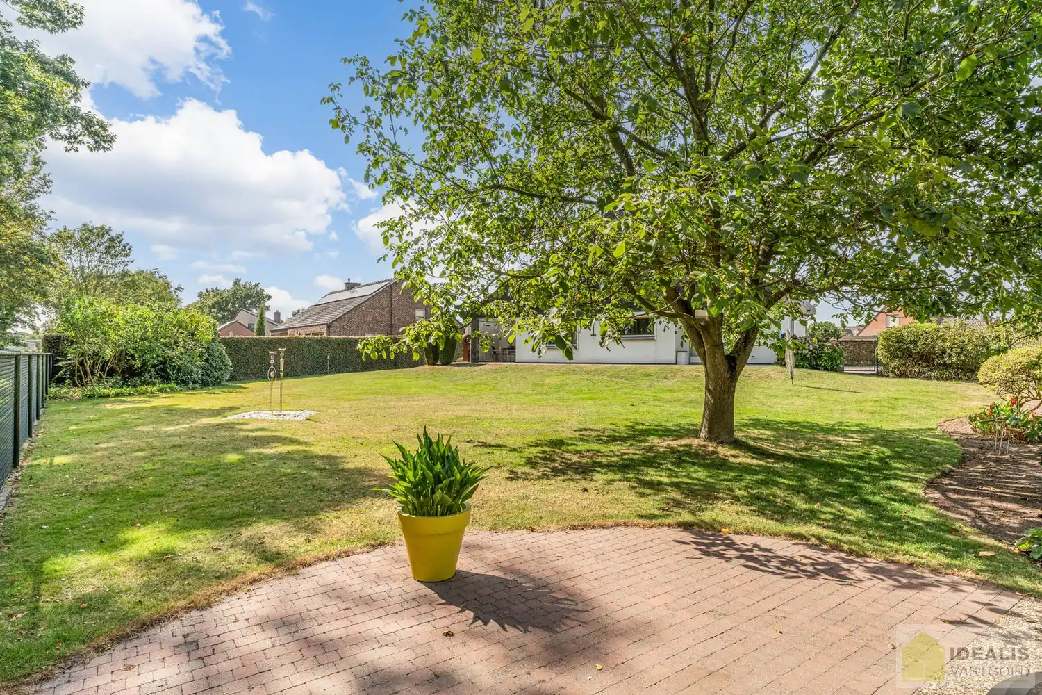 //INVESTERING – NIET VOOR EIGEN GEBRUIK// UITERST GOED ONDERHOUDEN GEZINSWONING OP EEN PRACHTIG, GROEN EN RUSTIG PERCEEL VAN MAAR LIEFST 11A &nbsp;MET LICHTRIJKE WOONKAMER, 3 KNAPPE SLAAPKAMERS, BADKAMER, AFGEWERKTE ZOLDERVERDIEPING EN ONDERGRONDSE GARAGE foto 35