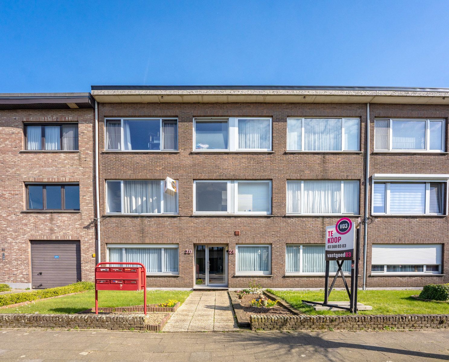 Verzorgd appartement op de gelijkvloerse verdieping met garagebox! foto 2