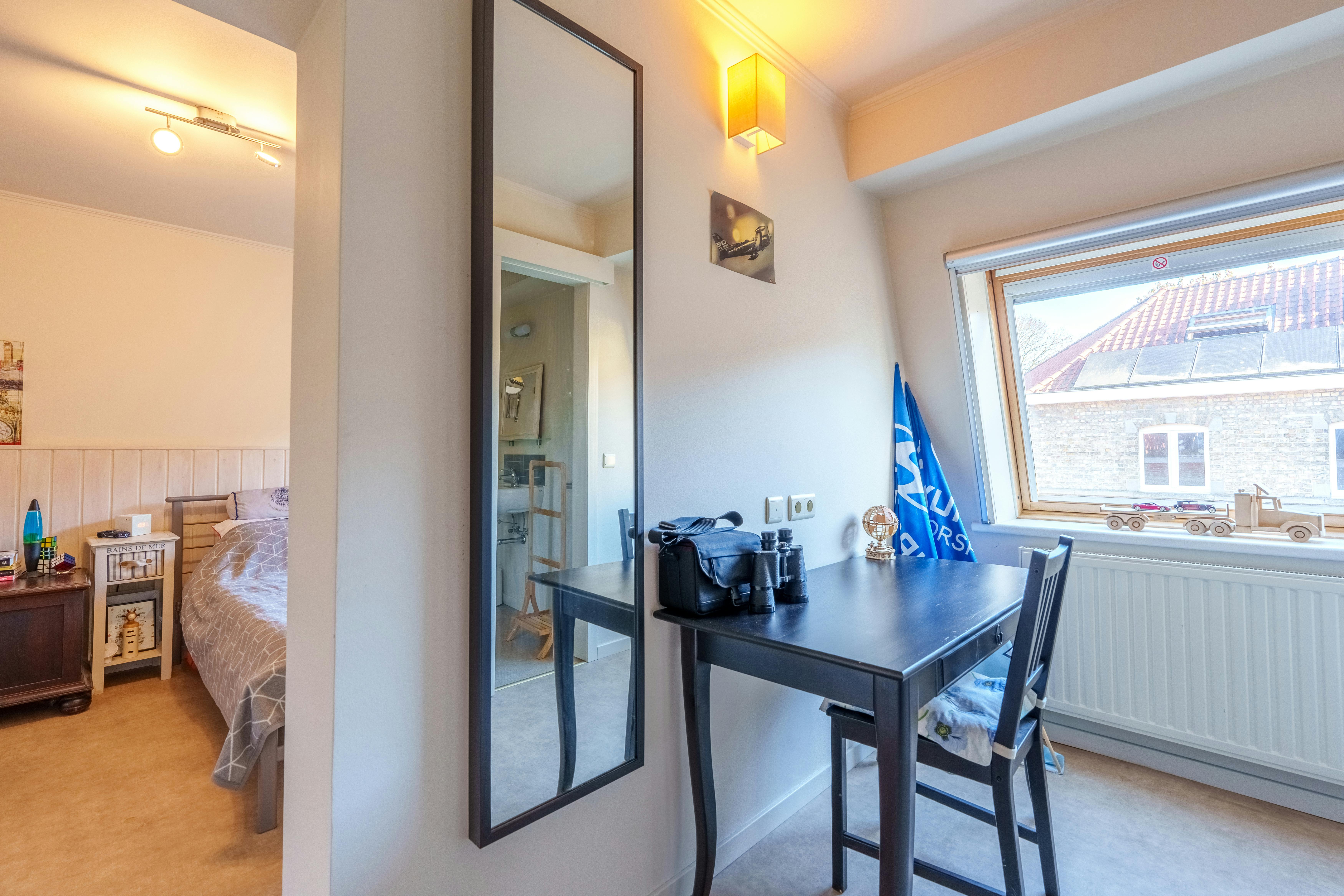 Uniek herenhuis in hartje Ieper met 8 slaapkamers en 7 badkamers  foto 20