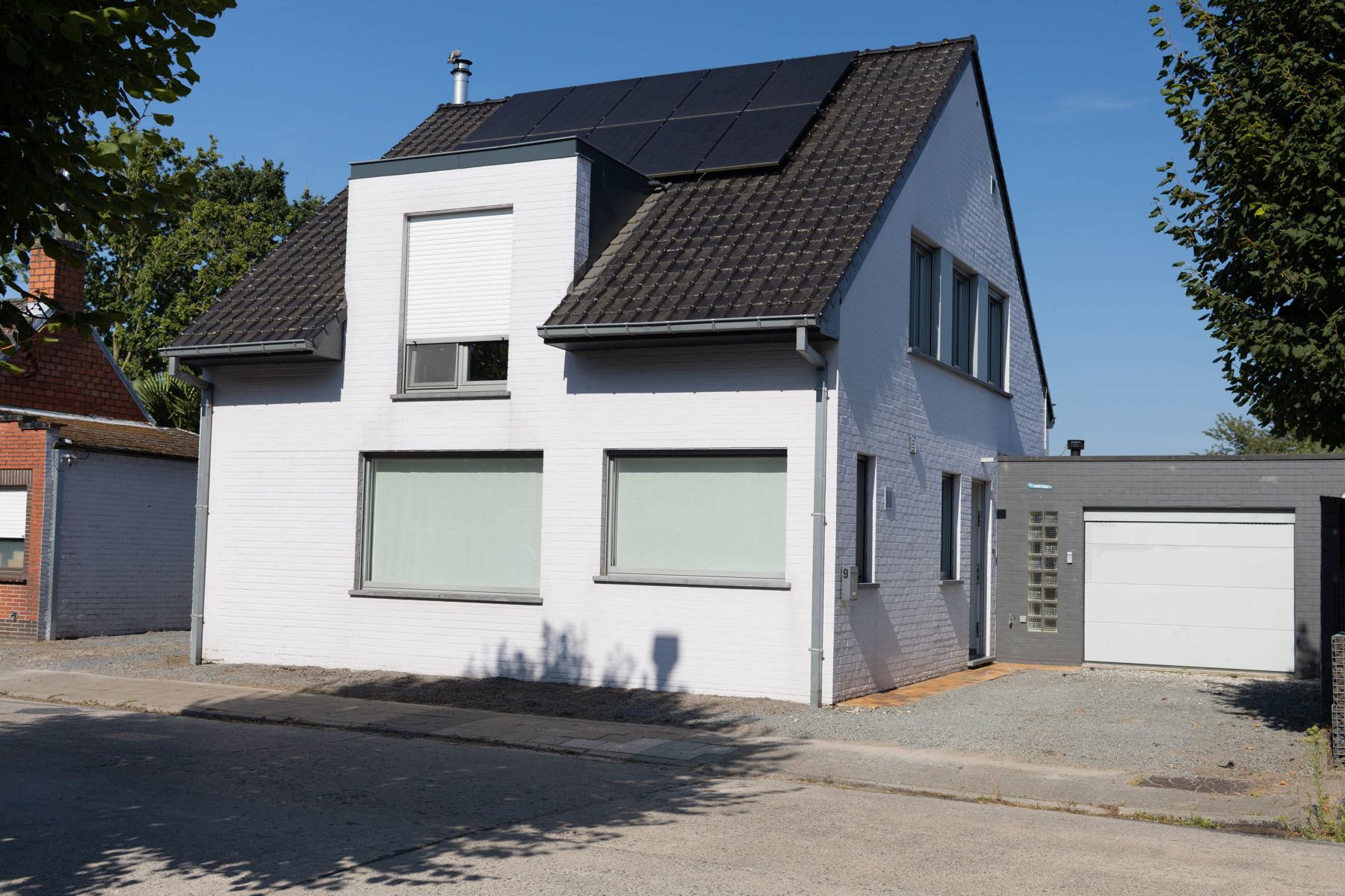 Woning met 3 slaapkamers, 2 tuinen en een garage in Kalken foto {{pictureIndex}}