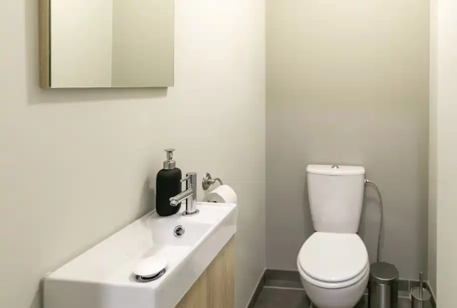 Stijlvol duplex-appartement met 2 slaapkamers en parkeerplaats te huur op toplocatie in Maasmechelen. foto 10