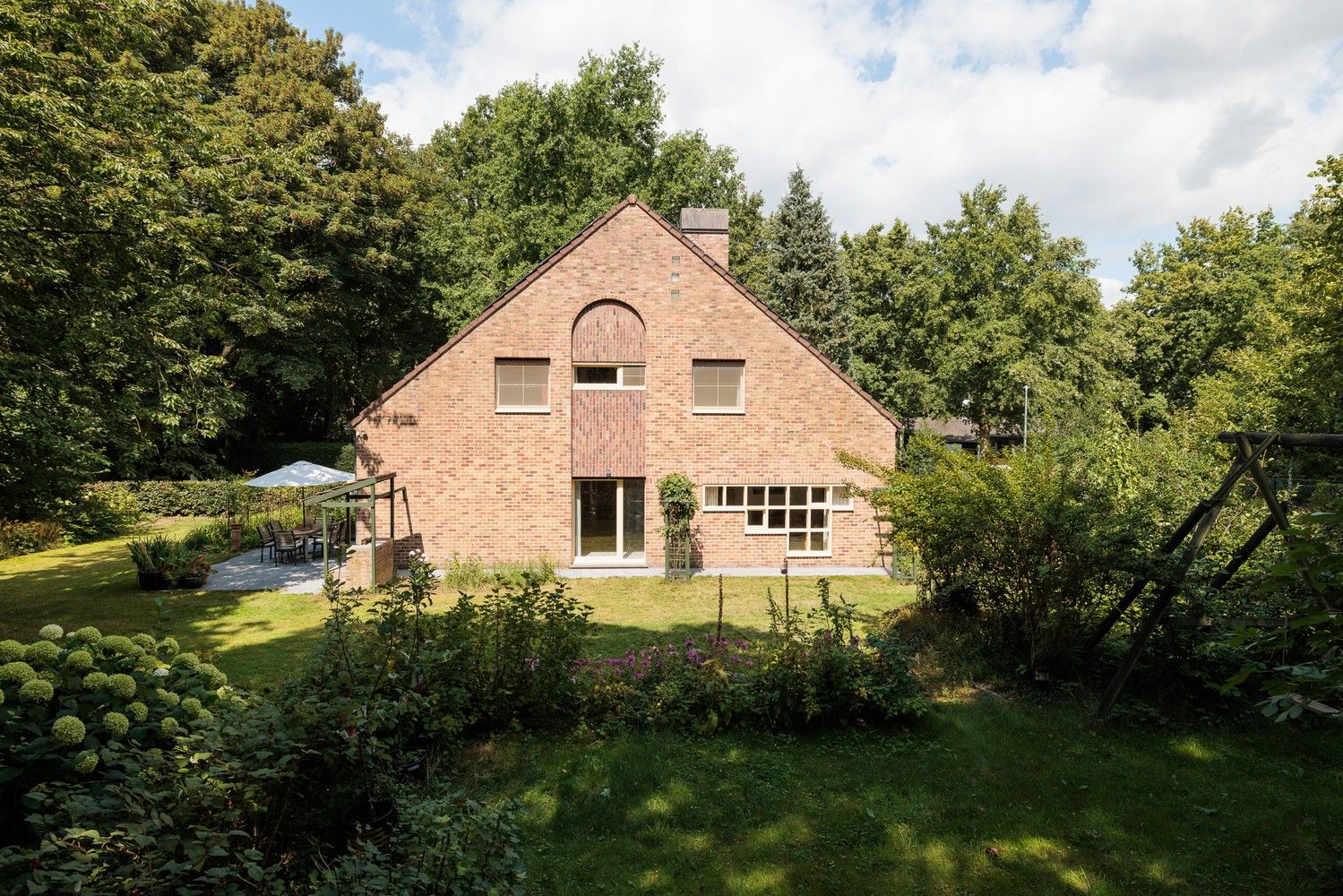 Gunstig gelegen villa op 1.989 m2 in doodlopende straat foto 3