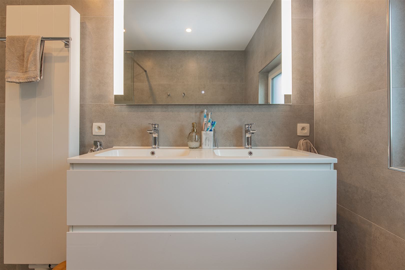 Instapklare woning met mooie tuin te Puurs/Liezele! foto 6