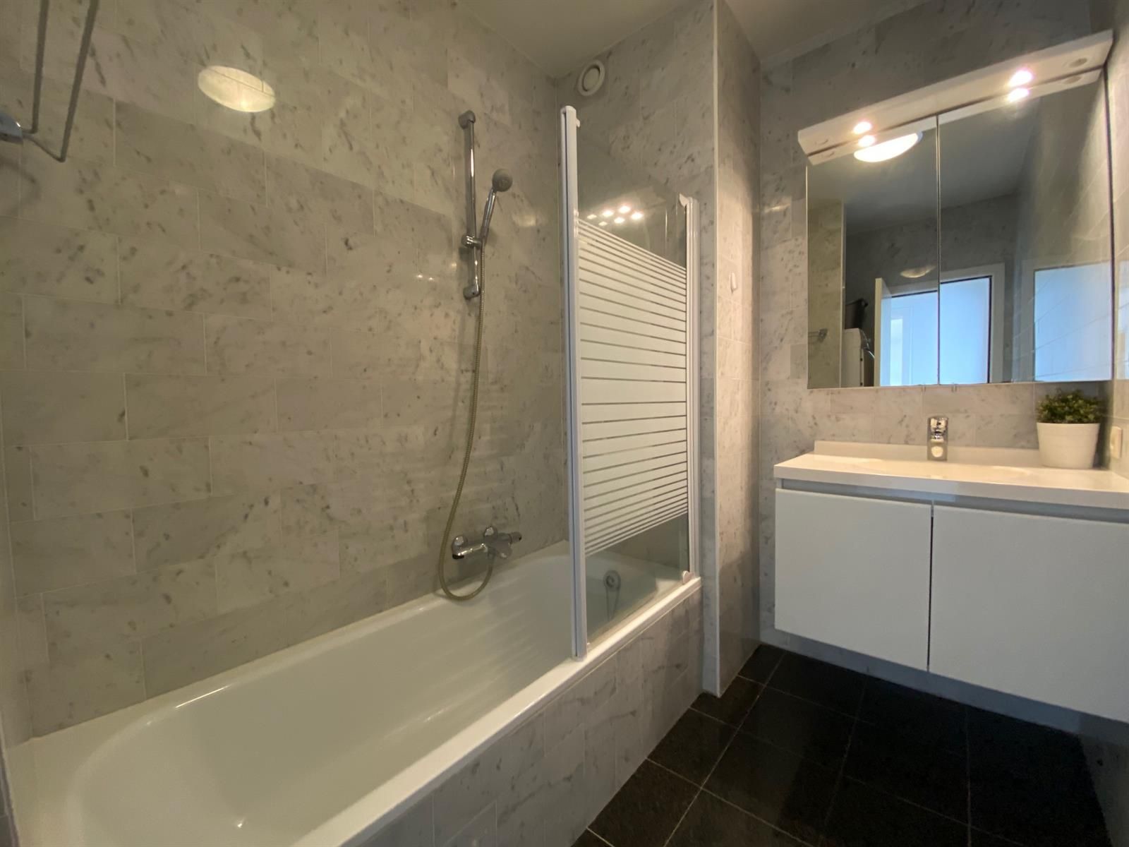 Prachtig 2 slaapkamer appart (Flagey/De Jacht) foto 4