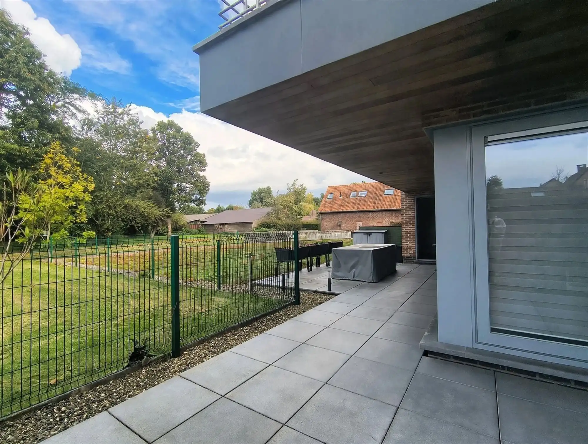 Appartement - Gelijkvloers - met 2 slaapkamers, groot terras en ondergrondse autostaanplaats foto 6