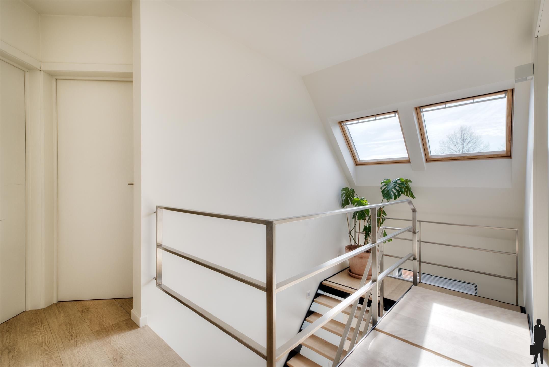 Ruime duplex met 3 slpk, carport, terras en tuin foto 7