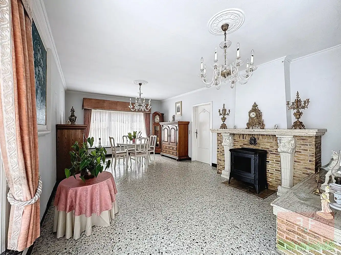 Open gezinswoning met ruime slaapkamers, garage en open tuin te Vlierzele foto 6