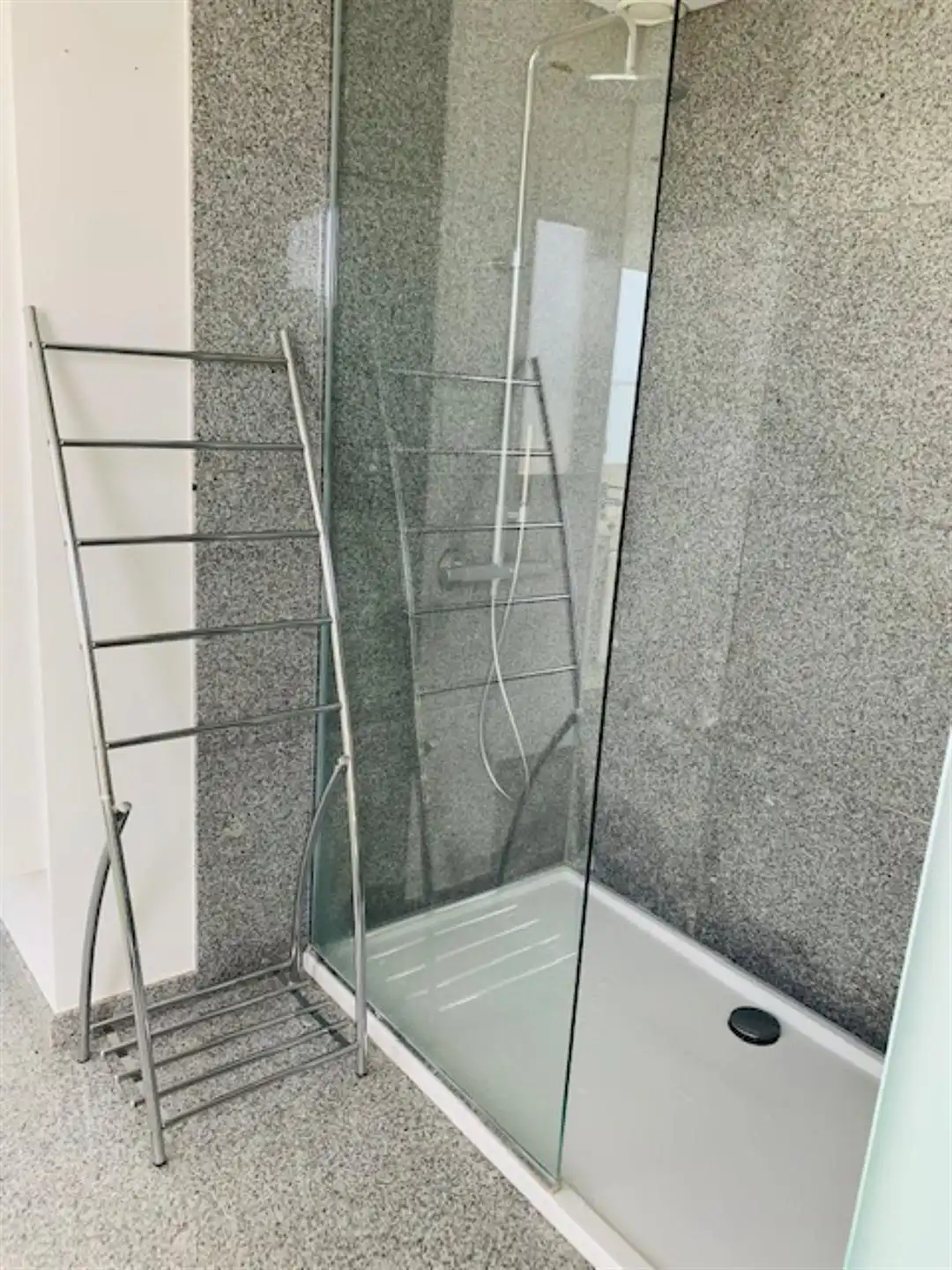 Moderne halfopen woning met 3 slaapkamers foto 19