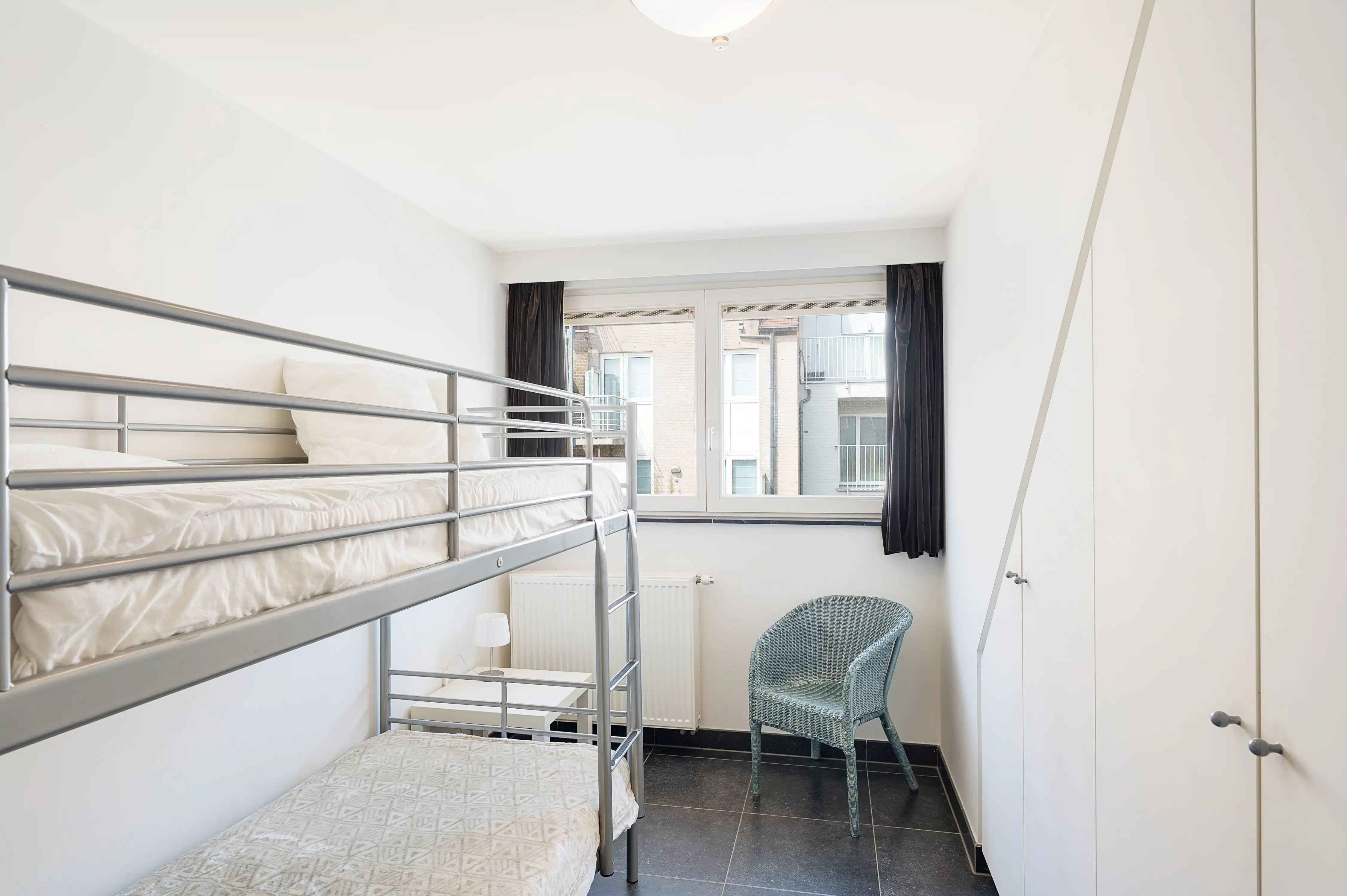 Ruim Duplex appartement op enkele passen van de Zeedijk te Duinbergen foto 23