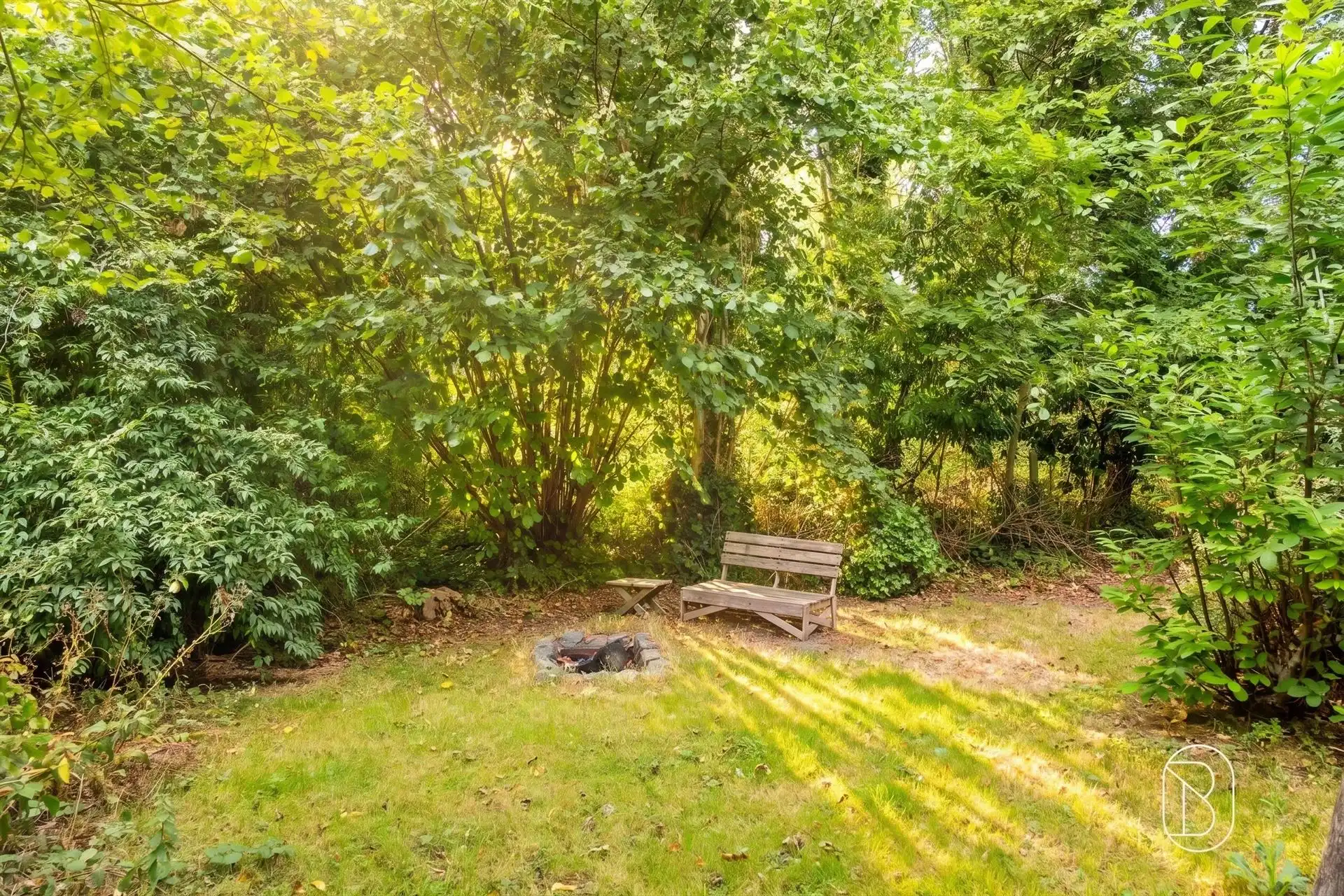 Charmante woning met gîte en prachtige tuin! foto 23