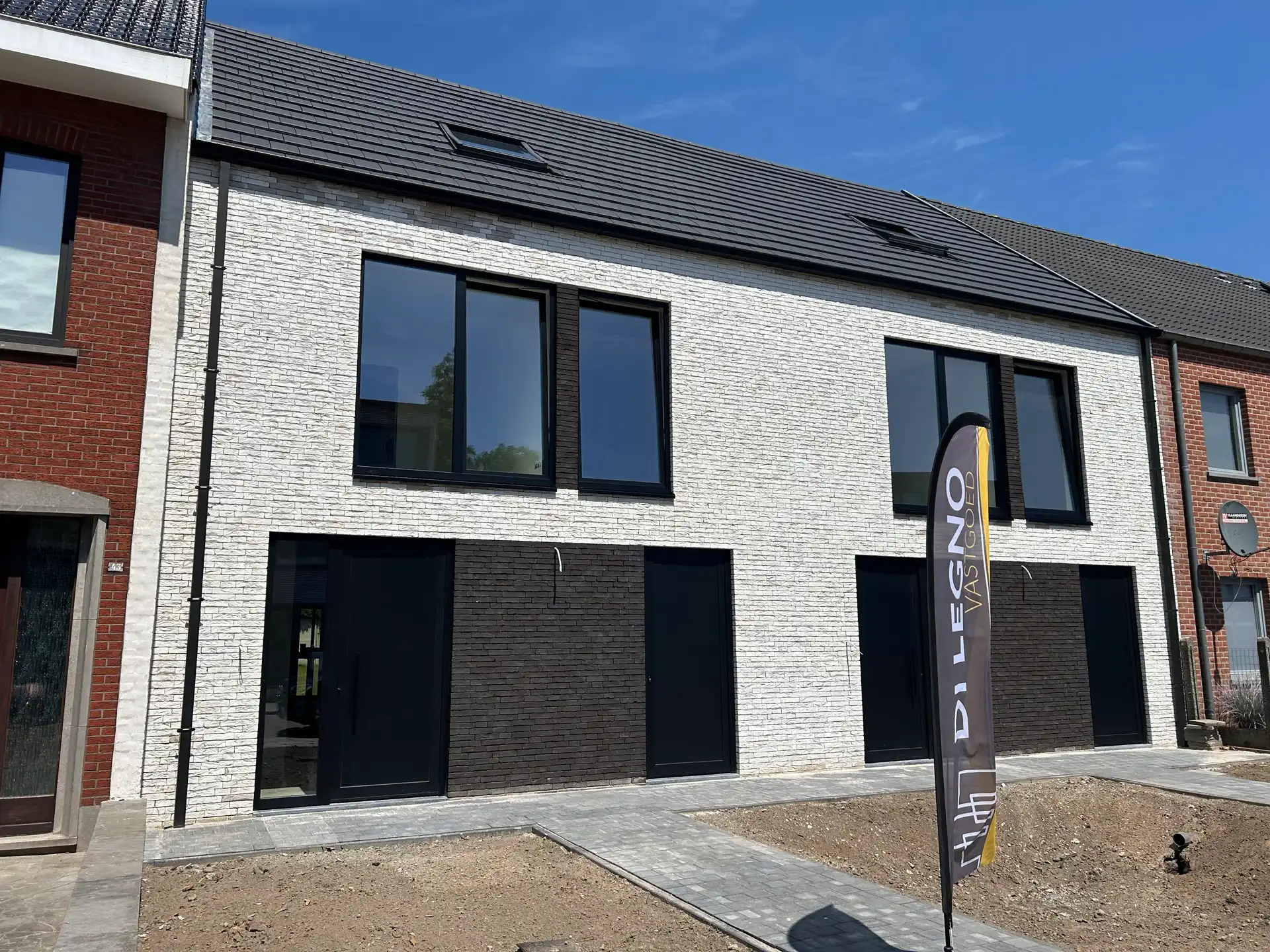 Energiezuinige  semi casco nieuwbouw met 4  slpk  foto {{pictureIndex}}