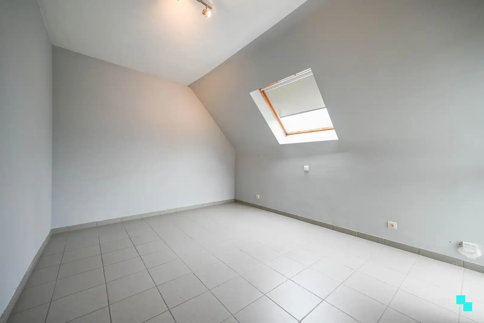 Ruim appartement met garagebox in hartje Izegem foto 8