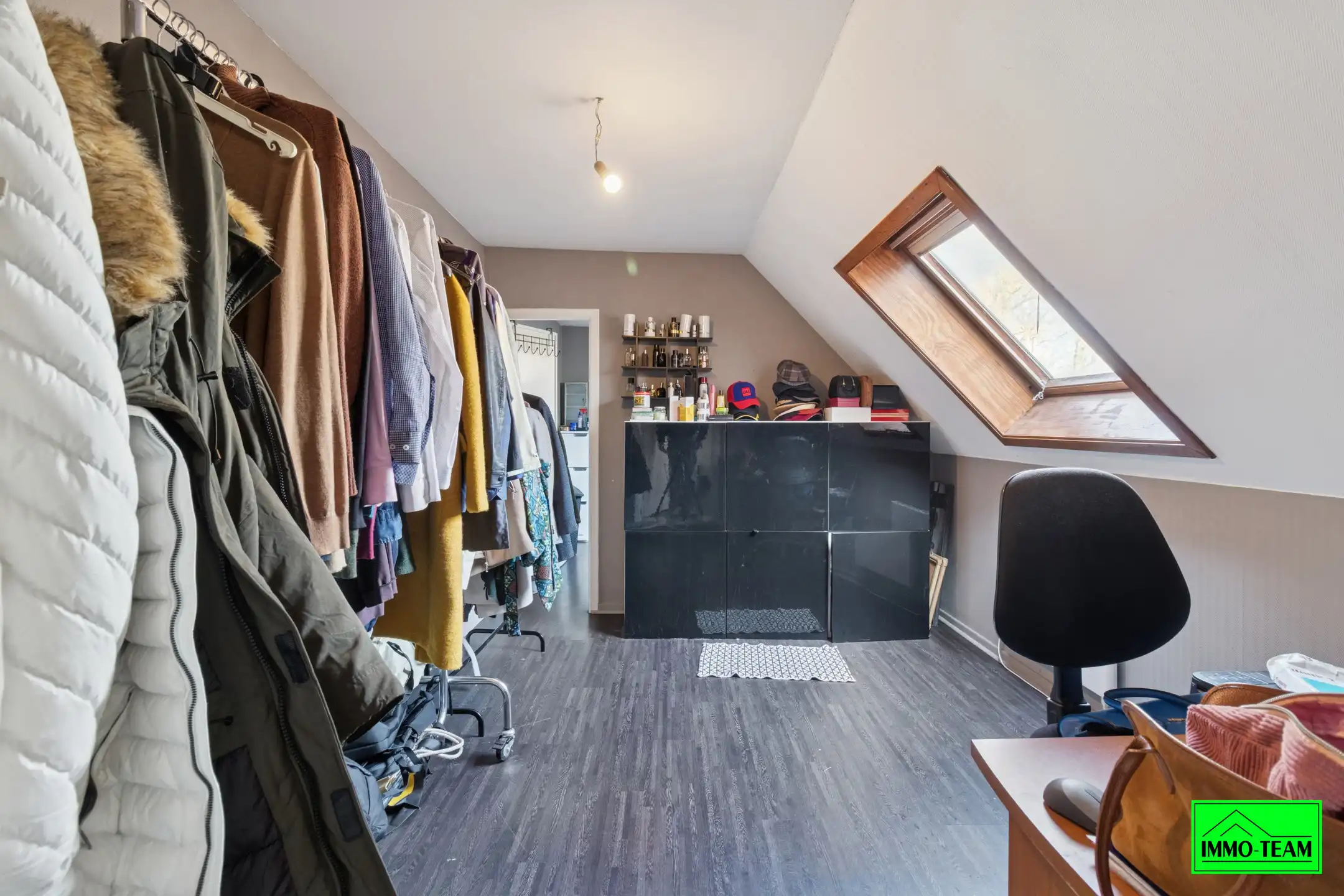 Ruime 3-gevelwoning met 4 slaapkamers en tuin foto 17