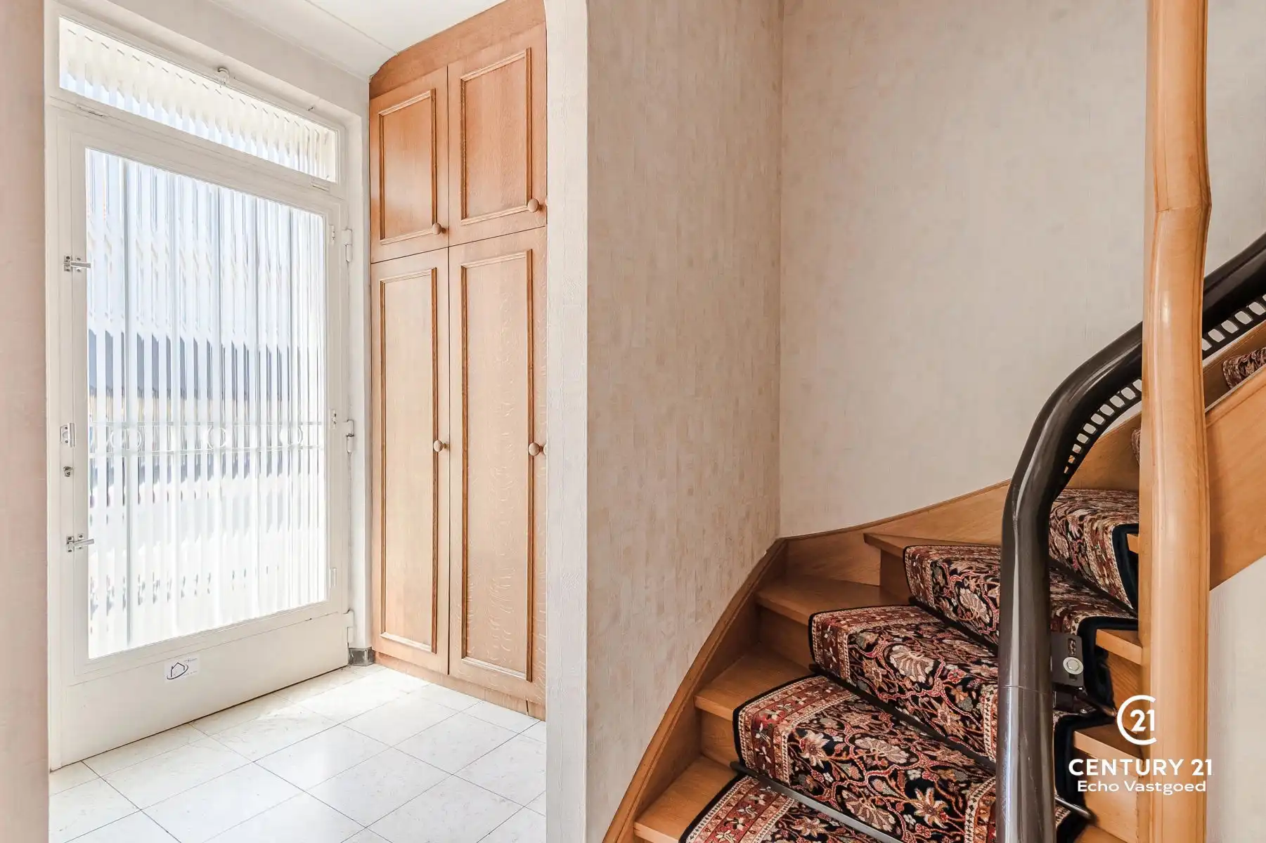 Karaktervolle te renoveren halfopen bebouwing op toplocatie foto 3
