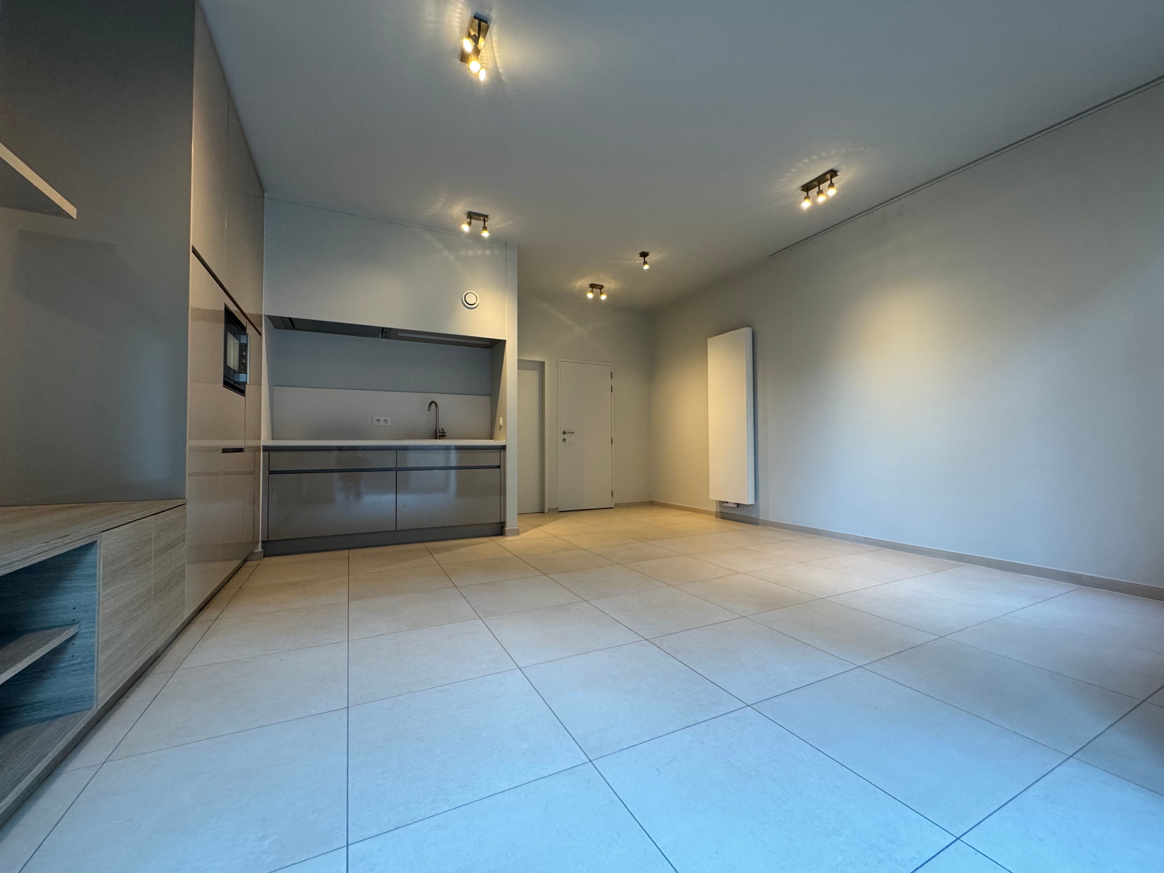 Appartement in gerenoveerd eclectisch herenhuis aan de Sint-Jozefkerk foto 2