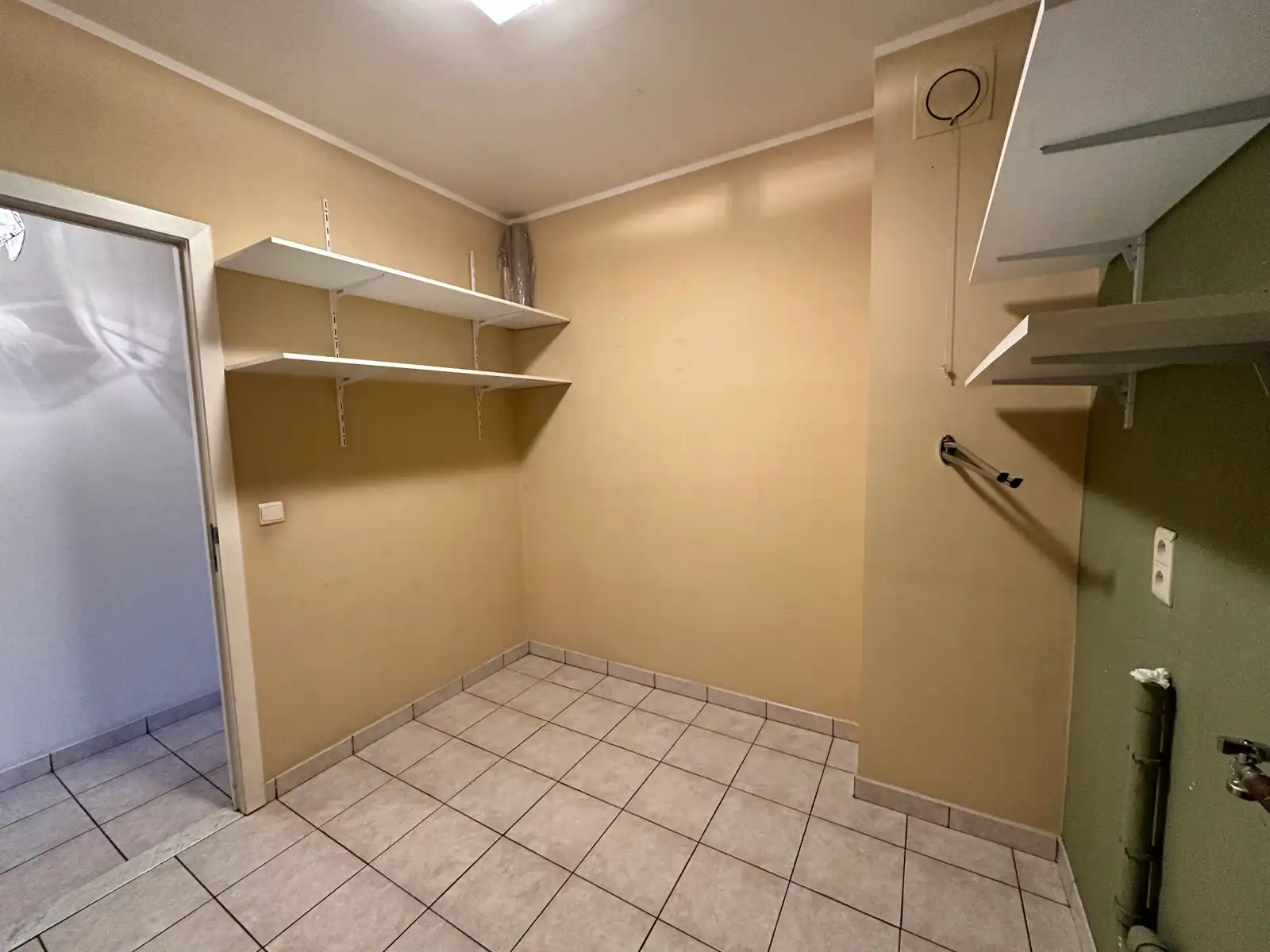 Ruim Appartement met Garage, 2 slaapkamers en terras foto 28