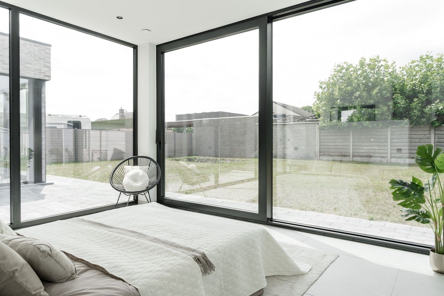 Prachtige luxueuze villa met enorme raampartijen foto 24
