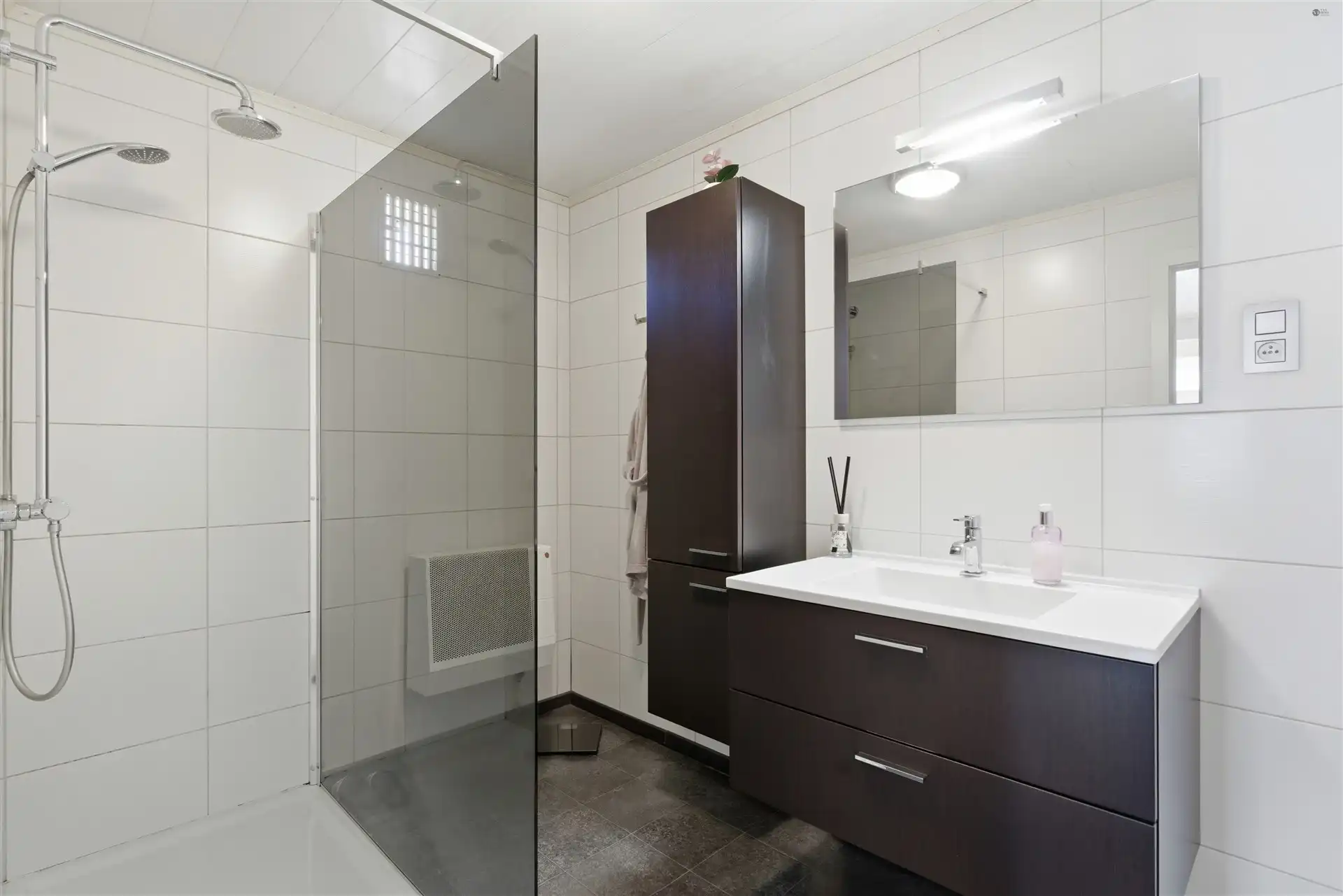 gunstig gelegen woning met 2 grote slaapkamers en dressing foto 12