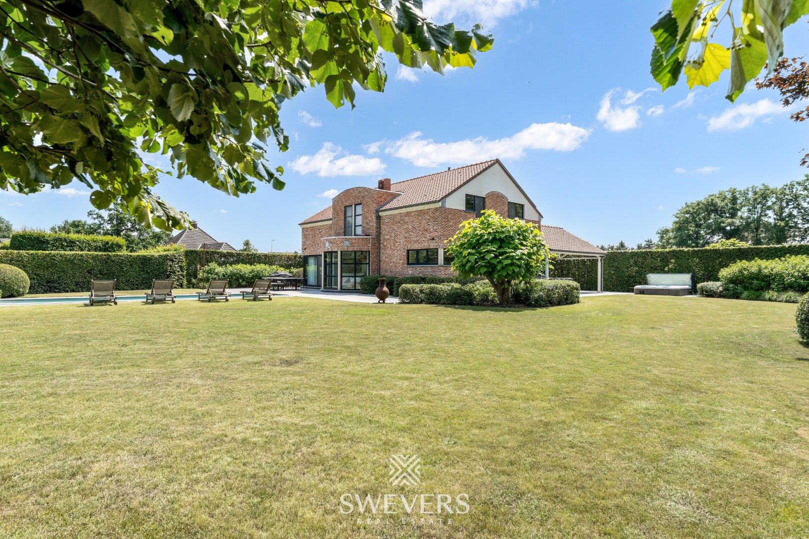 Ruime luxueuze villa met zwembad op prachtig perceel in residentiële wijk Kayenberg foto 40