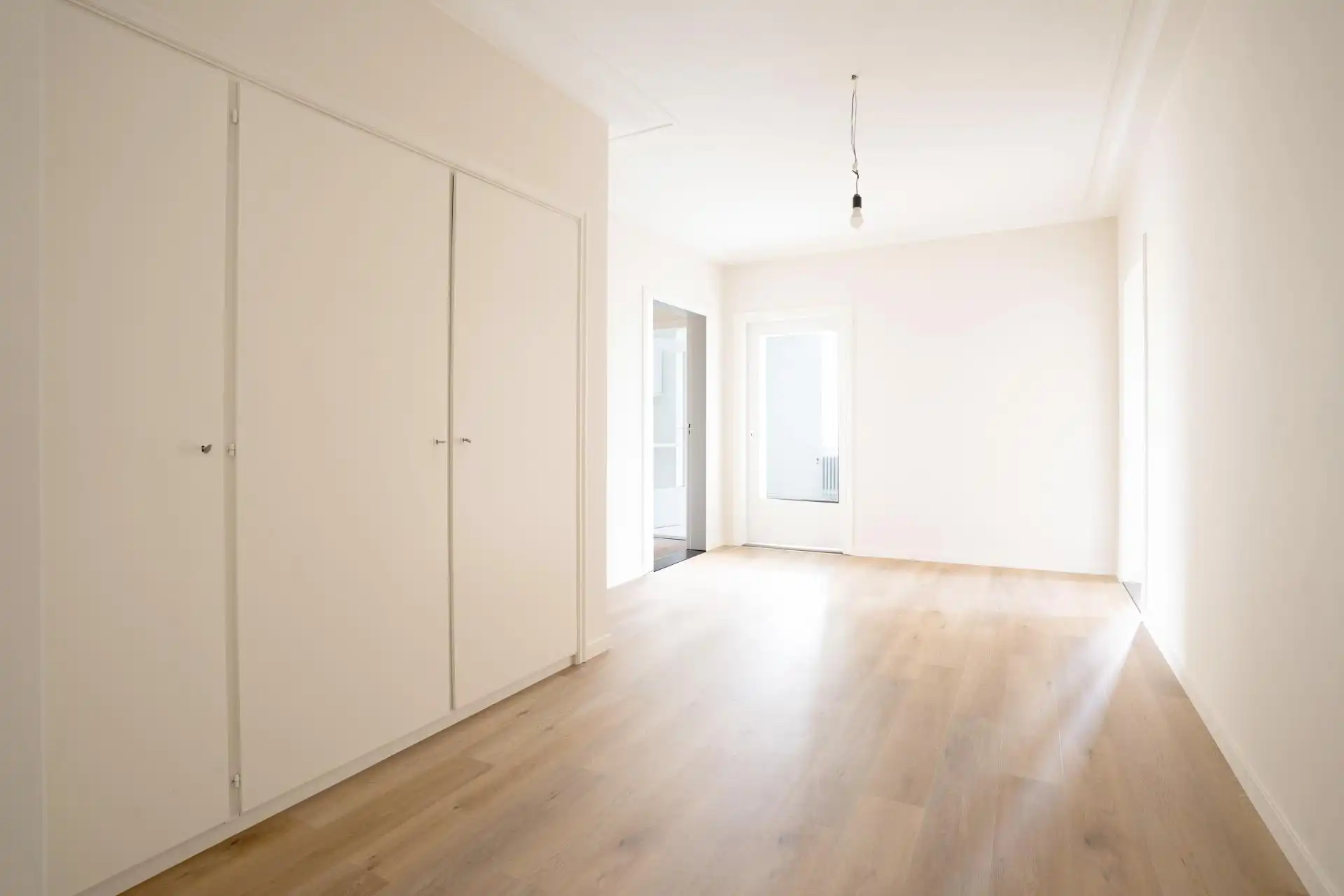 Licht en ruim hoekappartement met drie slaapkamers en garage foto 13