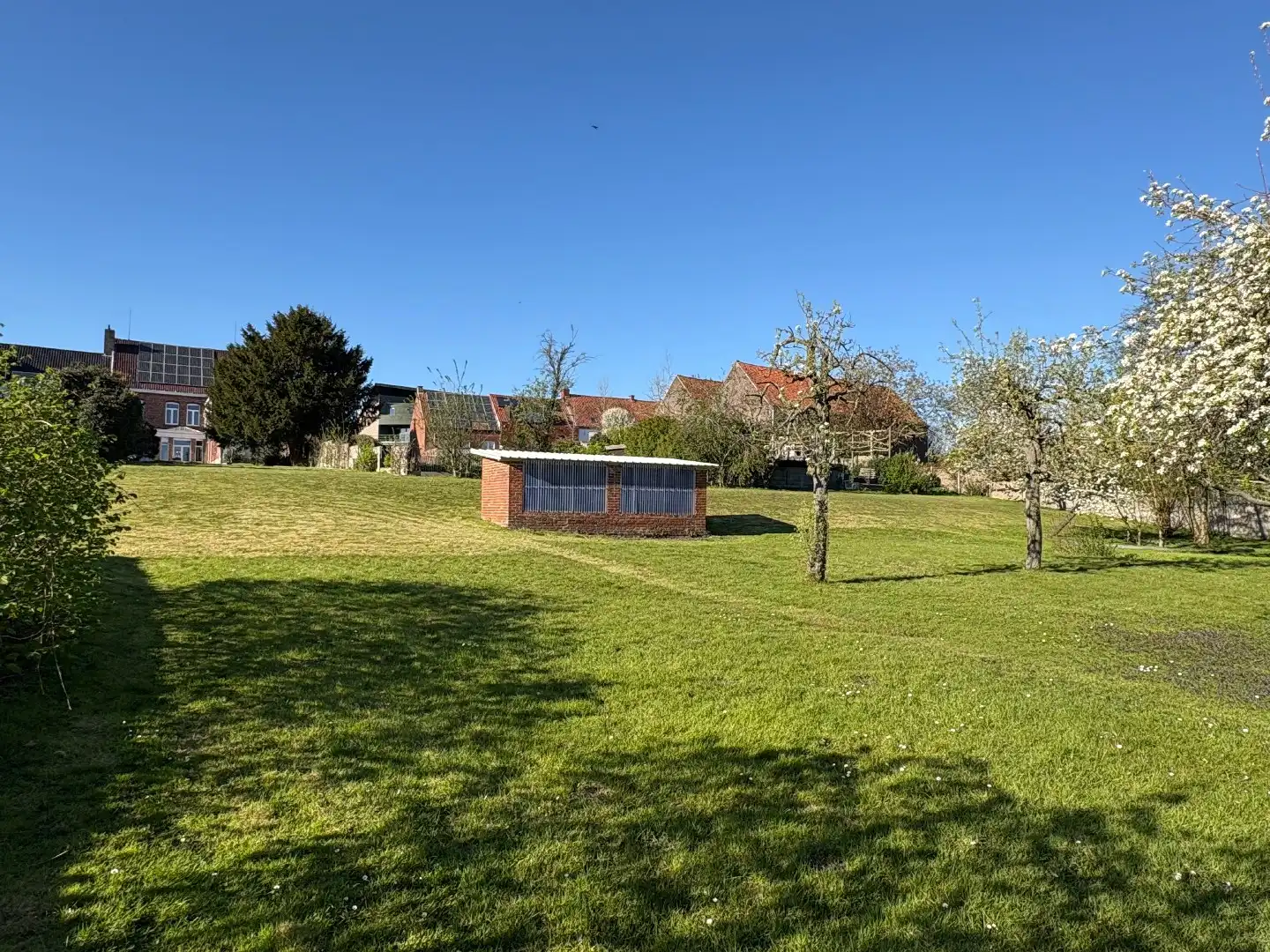 Eclectisch burgerhuis met landelijke verzichten op 2659 m² in centrum Kuurne. foto 2