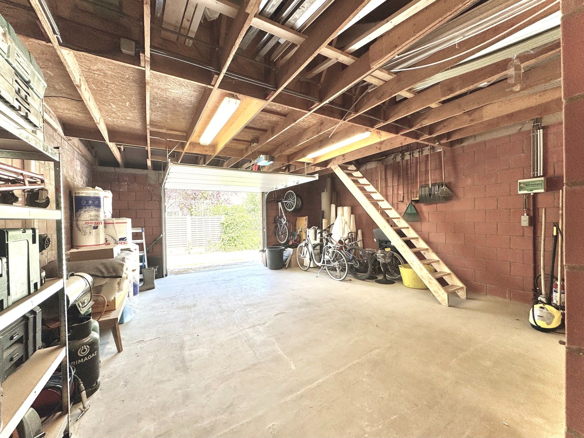 HOB met BIJGEBOUW en uitweg achteraan op 416 m² foto 32