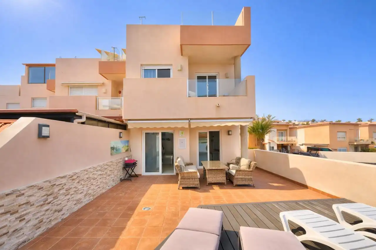 Charmante hoekwoning met zeezicht en dakterras  foto 5