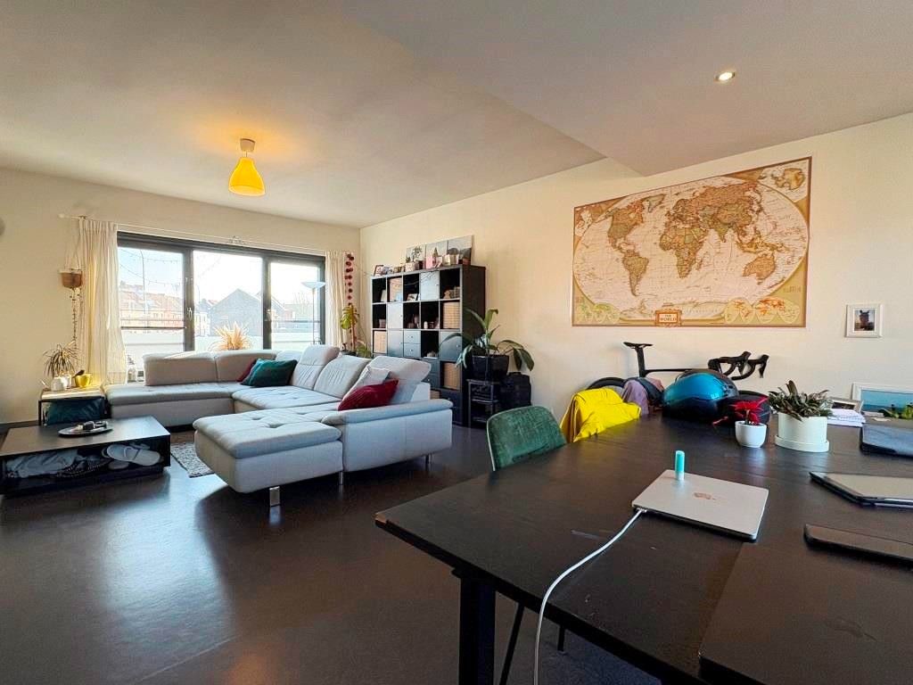 Duurzaam en sterk visueel gelegen kantoorgebouw met 3 standplaatsen en groot bovenliggend appartement. foto 15