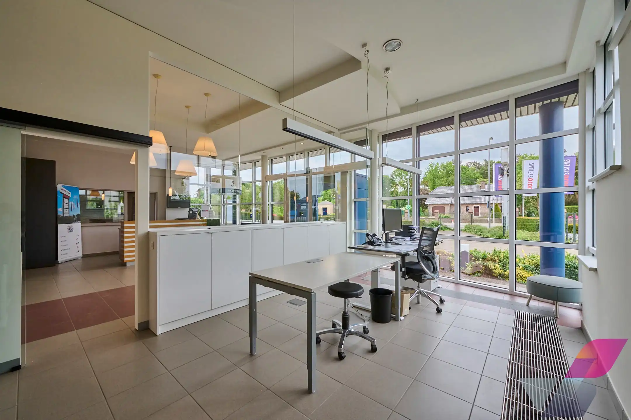 MULTIFUNCTIONEEL GEBOUW OP MOOIE ZICHTLOCATIE foto 7