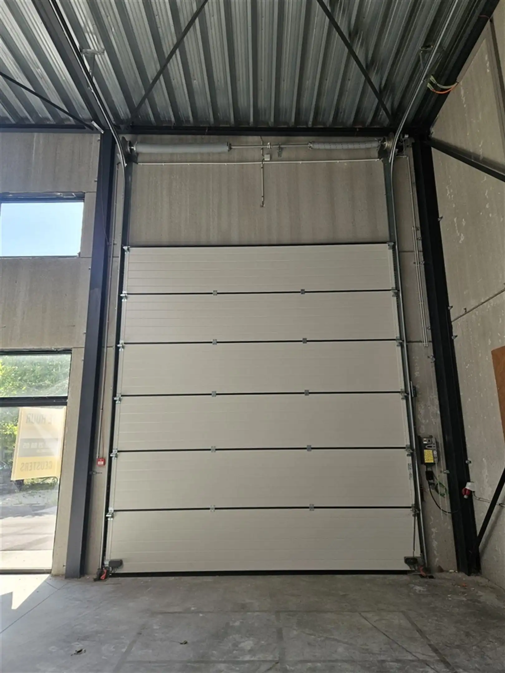 Nieuwbouw magazijn te huur in Jabbeke foto 5