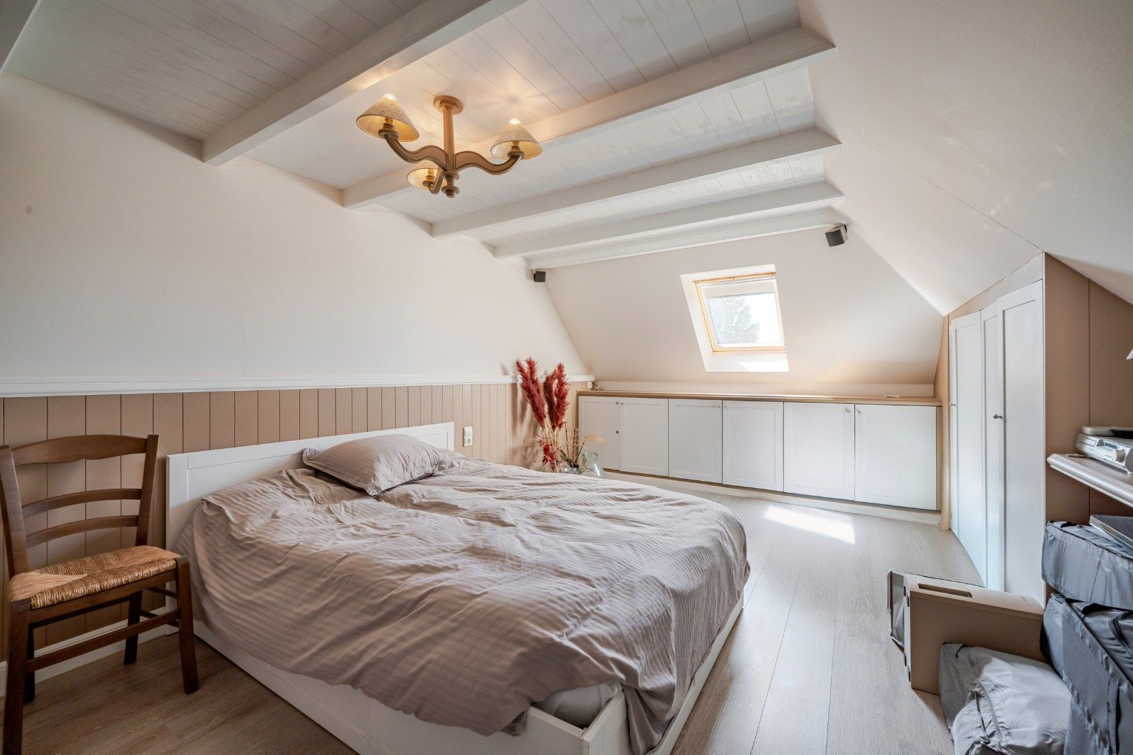 Ruime woonst met zongericht terras en garagebox foto 15