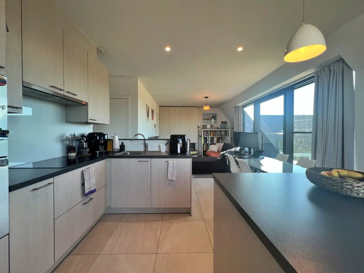 Recent 2-slaapkamer appartement met verschillende terrassen, een kelderberging en een parkeerplaats foto 8