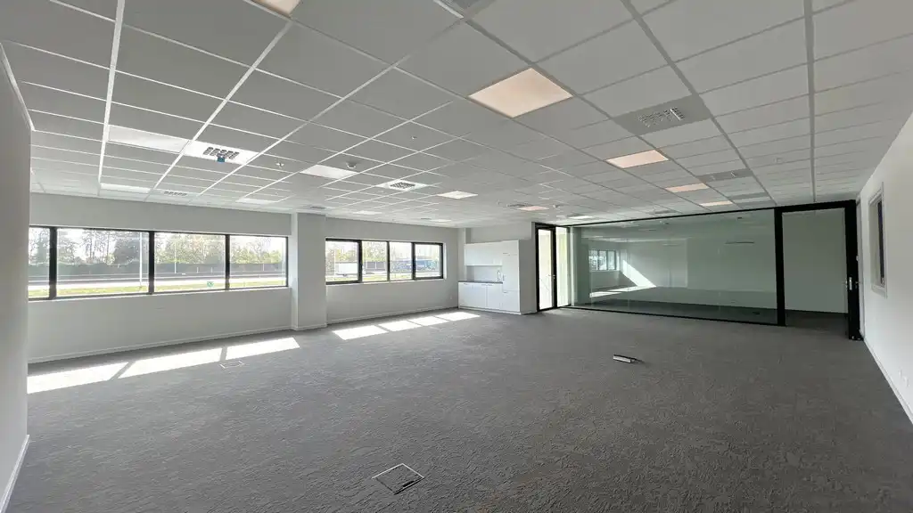 Loods met buitenopslag te huur vlakbij afrit E17 in Sint-Niklaas foto 20