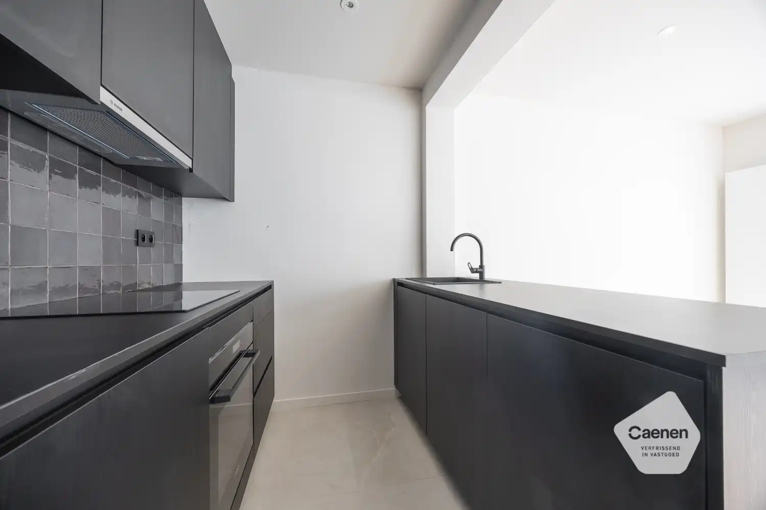 Ruim, gerenoveerde duplex te Mariakerke foto 7