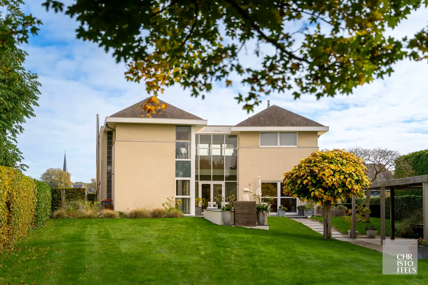 Uitzonderlijke villa van 320m2 gelegen in het pittoreske Leut, op een boogscheut van de Maas! foto 4