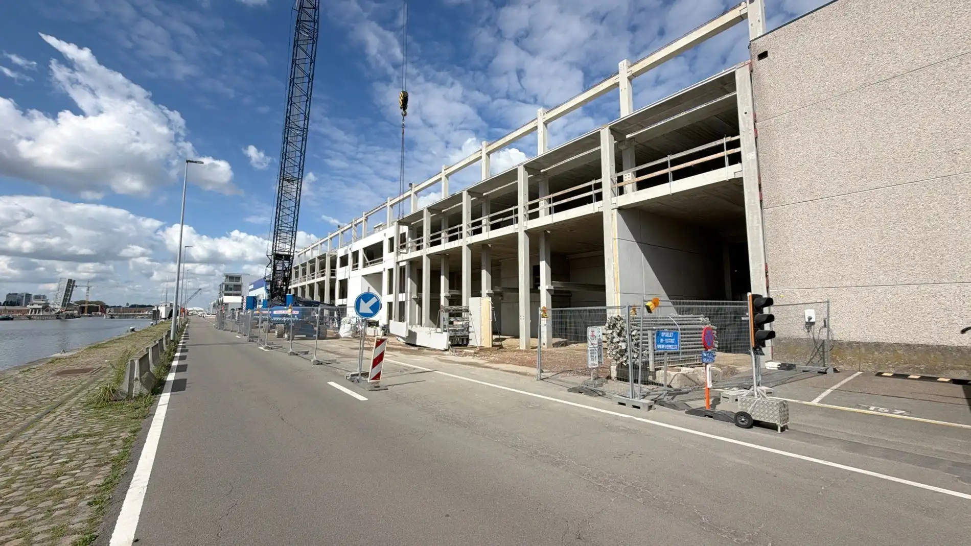 Nieuwbouw kantoorruimte met optioneel magazijn te huur in Antwerpen foto {{pictureIndex}}