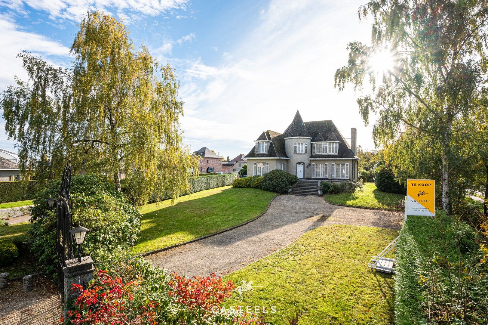 Hoofdfoto van de publicatie: Karaktervolle villa met barokke charme en eindeloze mogelijkheden