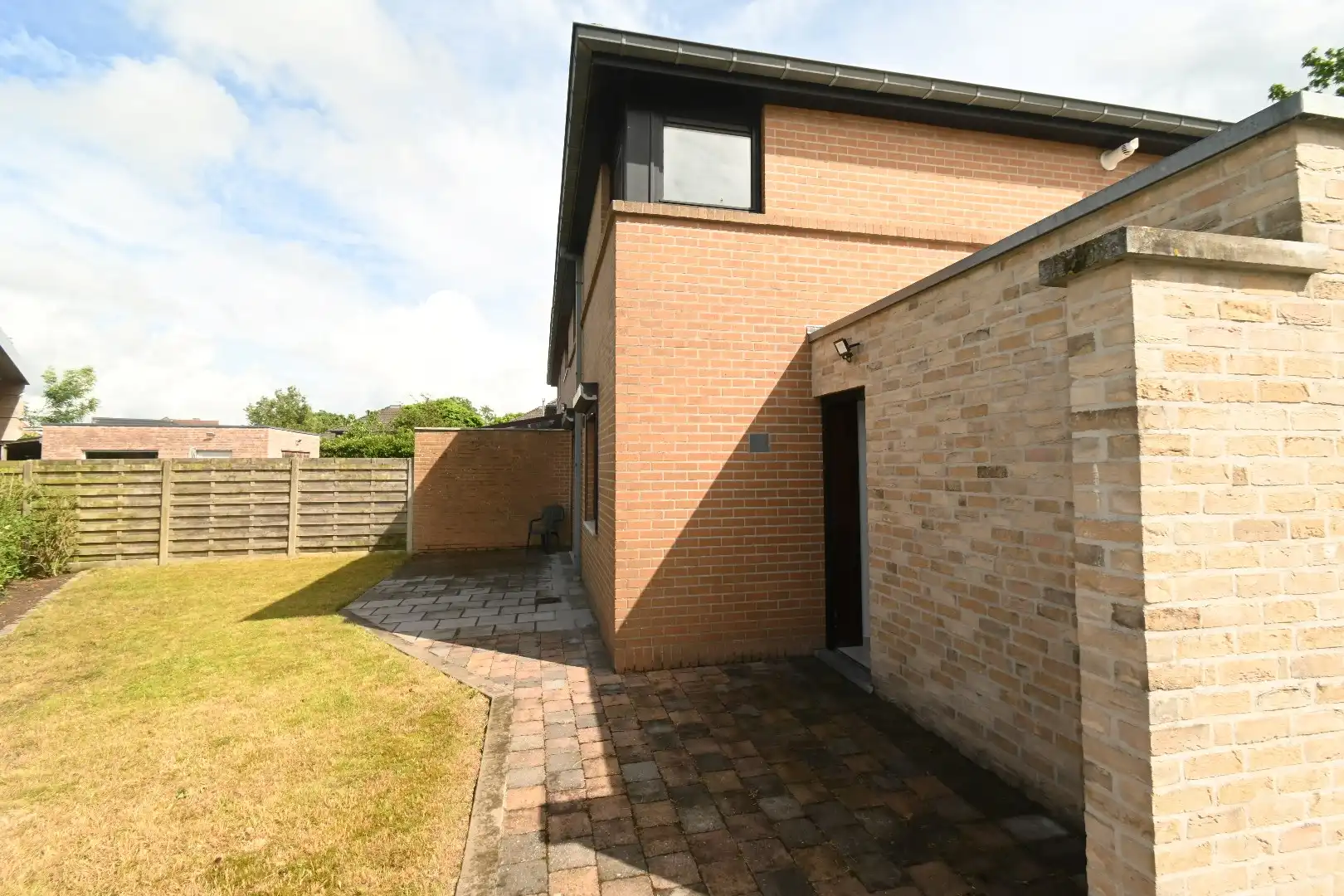 Ruime halfopen woning met parkeerplaats en tuin  foto 27