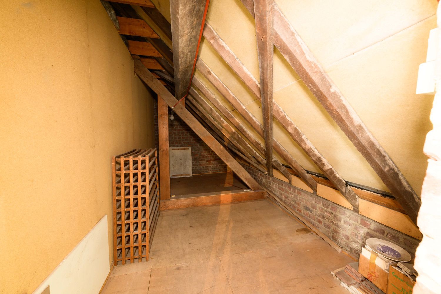 Totaal te renoveren woning te Ardooie. foto 19