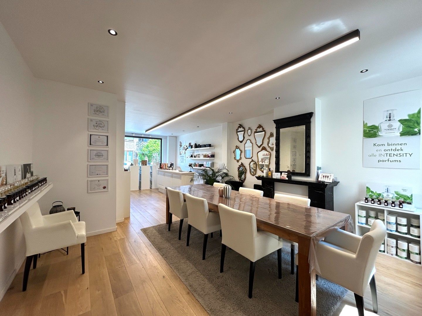 Instapklare woning met commerciële ruimte, tuin & garage te centrum Tielt! foto 3